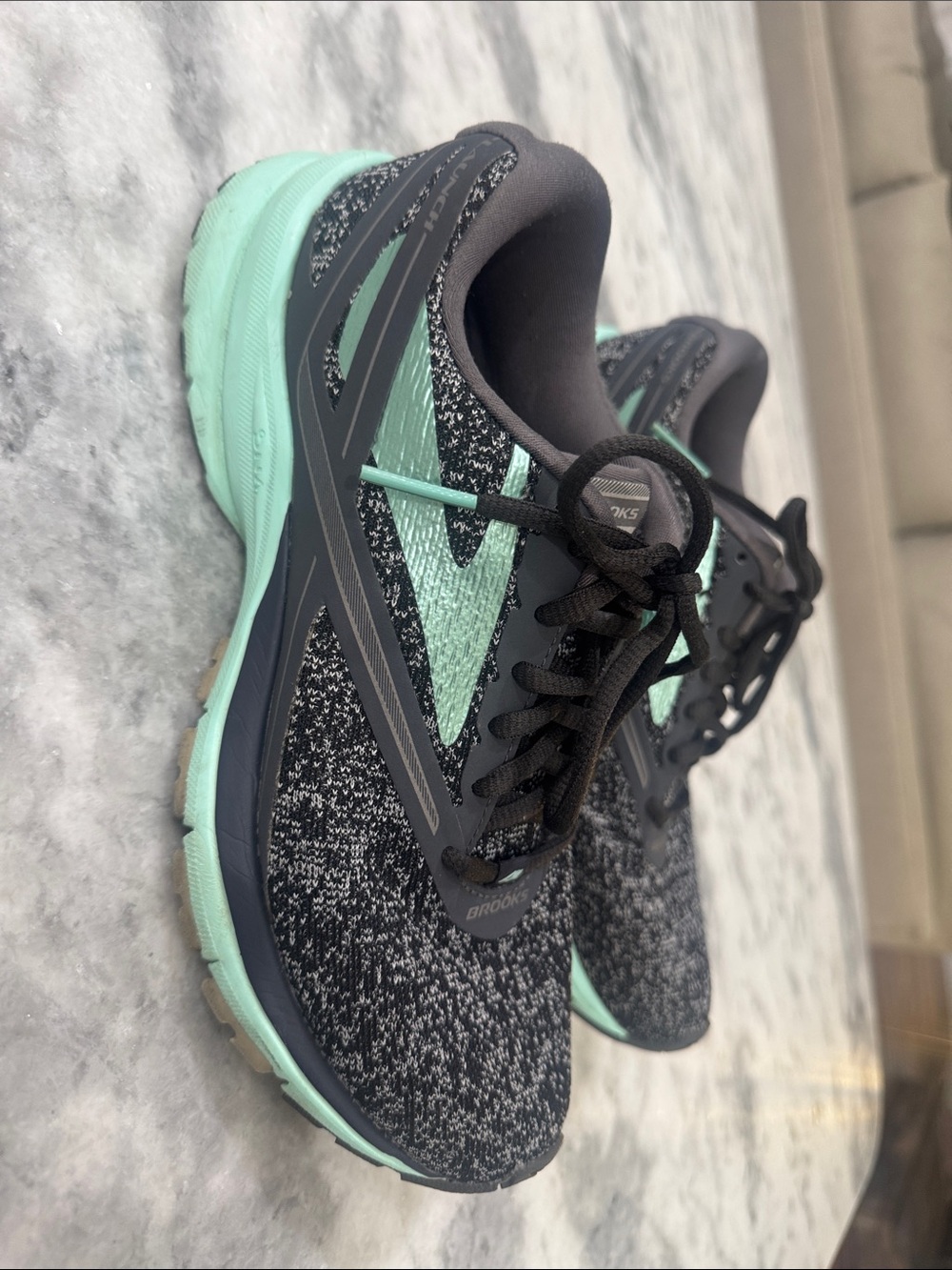 Brooks Women's Black & Mint Green Athletic Running Shoes